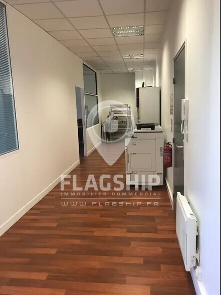 Bureau dans Saint-Ouen-sur-Seine à louer - Photo intérieure - Image 2 de 8