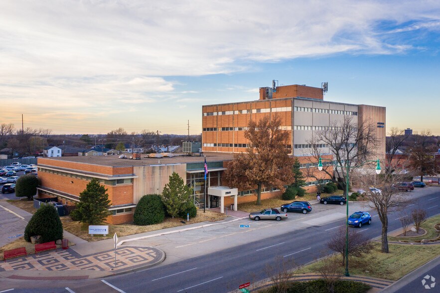 2901-2915 N Classen Blvd, Oklahoma City, OK à louer - Photo du bâtiment - Image 2 de 10