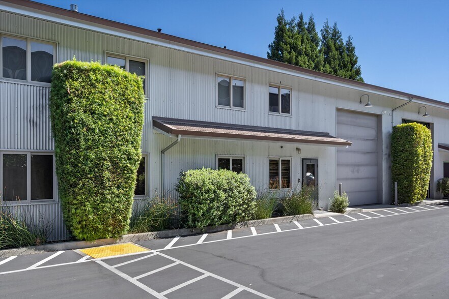 1229 Grove St, Healdsburg, CA à vendre - Photo du bâtiment - Image 2 de 41