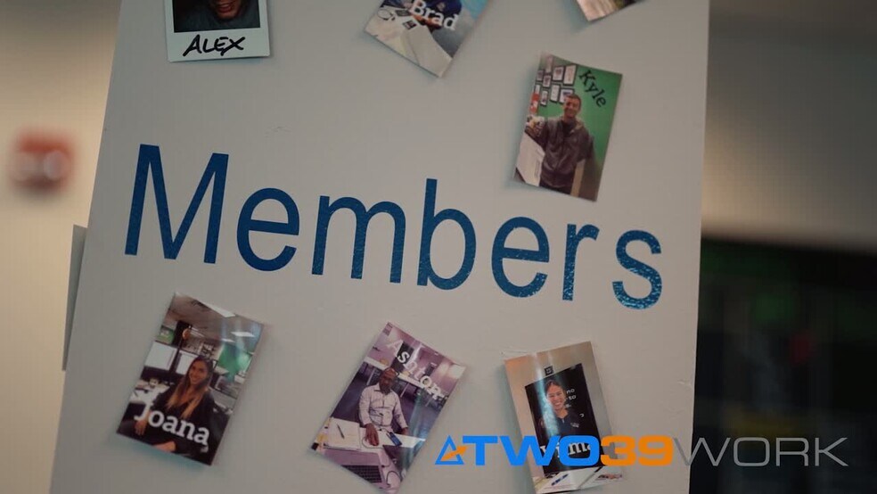 24301 Walden Center Dr, Bonita Springs, FL à vendre - Vidéo sur l’inscription commerciale - Image 2 de 44