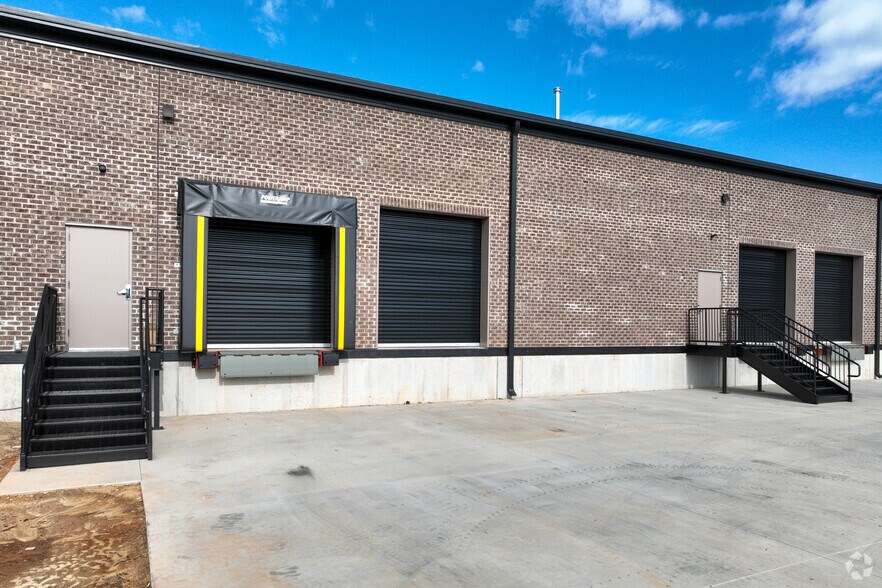 8229 Tyner Rd, Colfax, NC à louer - Photo du bâtiment - Image 3 de 13