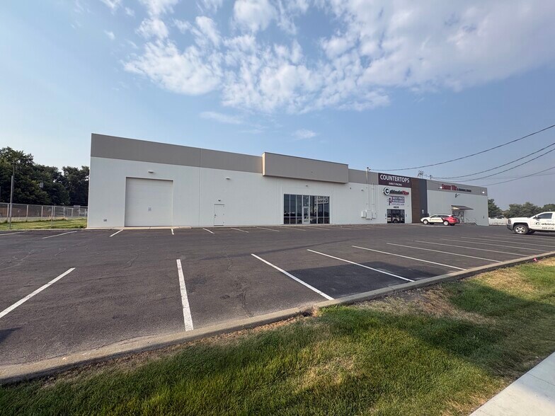 4630 E Sprague Ave, Spokane, WA for lease - Building Photo - Image 2 of 7