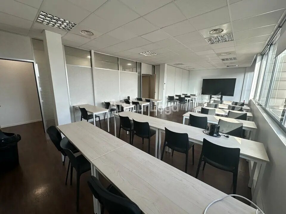 Office in Reims for lease Interior Photo- Image 1 of 7