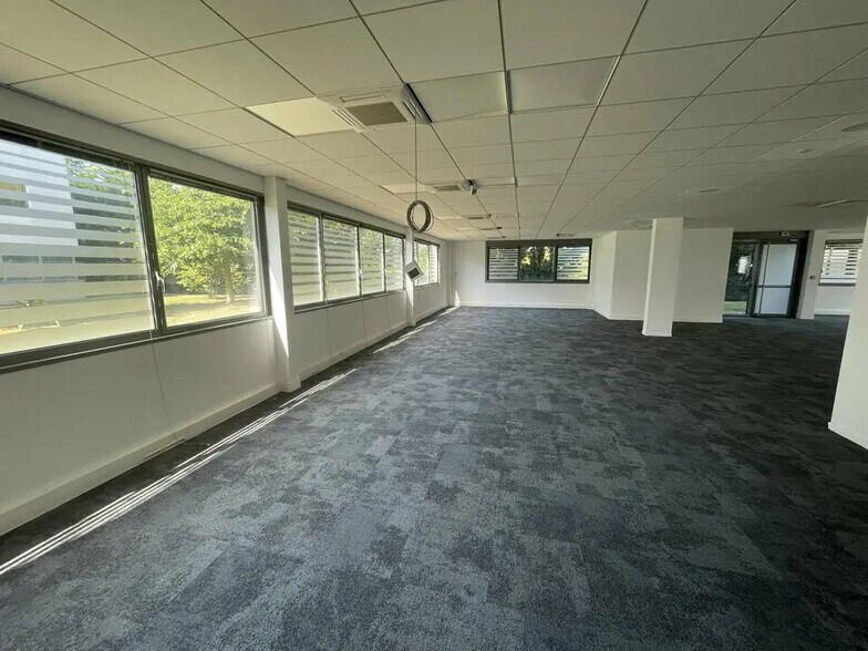 Office in Dardilly for lease - Interior Photo - Image 3 of 11