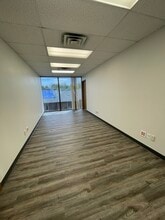 8084-8086 Watson Rd, Webster Groves, MO for lease Interior Photo- Image 2 of 3