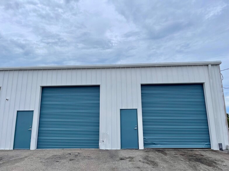 Laser Focus Workshops - Pinellas Park, F portfolio of 2 properties for sale on LoopNet.ca - Building Photo - Image 3 of 22