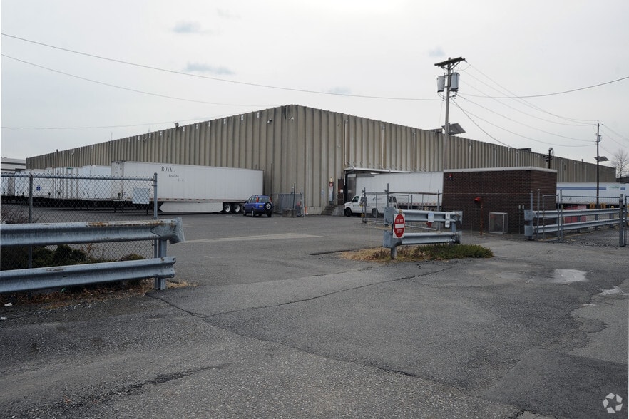 41 Slater Dr, Elmwood Park, NJ for lease - Building Photo - Image 2 of 10