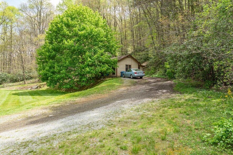 2137 NC Highway 105 South, Boone, NC à vendre - Photo du bâtiment - Image 2 de 9