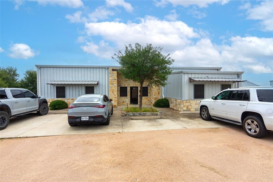 275 Frog Pond Ln, Dripping Springs, TX à louer - Photo du bâtiment - Image 1 de 22