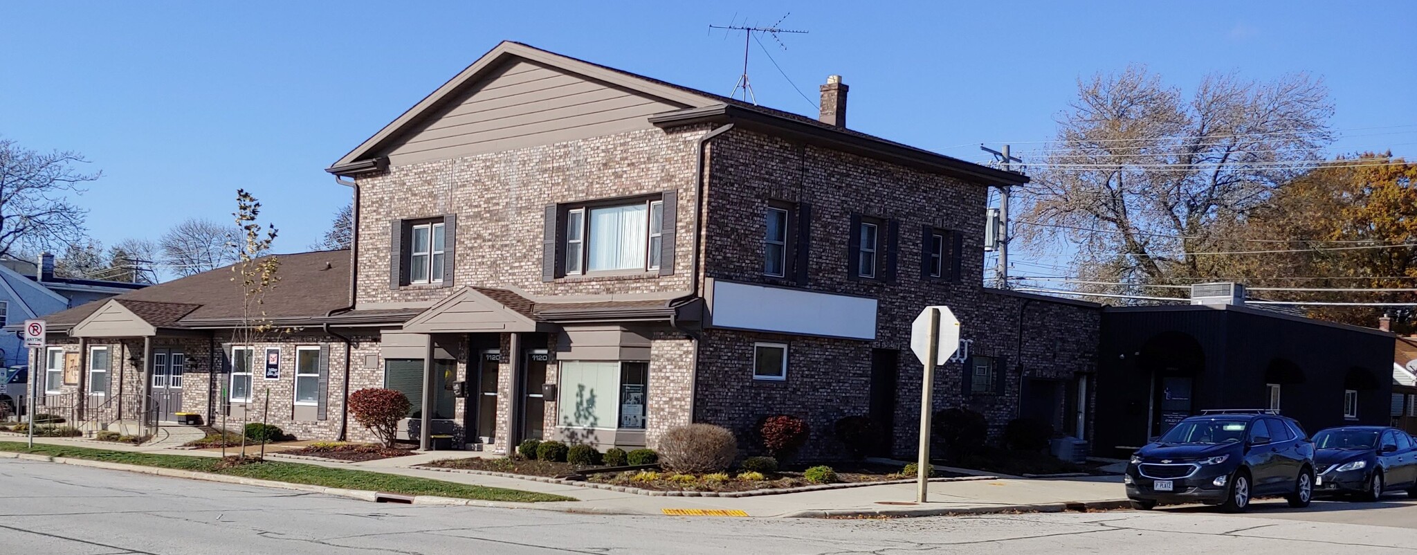 11200-11216 W Greenfield Ave, West Allis, WI à louer Photo du bâtiment- Image 1 de 5