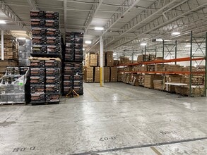 301 Commerce Rd, Linden, NJ à louer Photo intérieure- Image 1 de 3