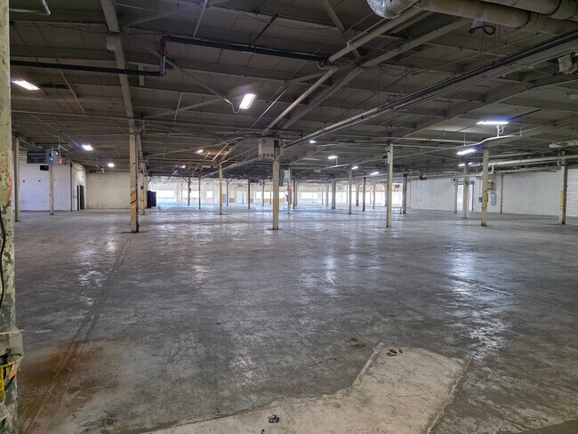 Plus de détails pour 3400-3450 Oakton St, Skokie, IL - Industriel à louer
