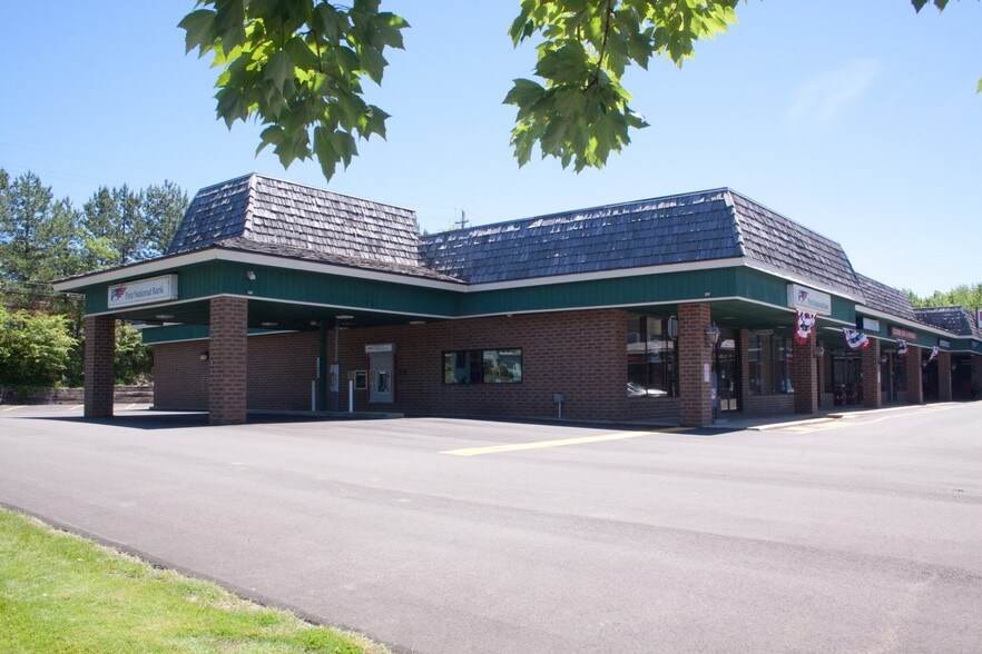 8389 Mayfield Rd, Chesterland, OH à louer - Photo du bâtiment - Image 2 de 5