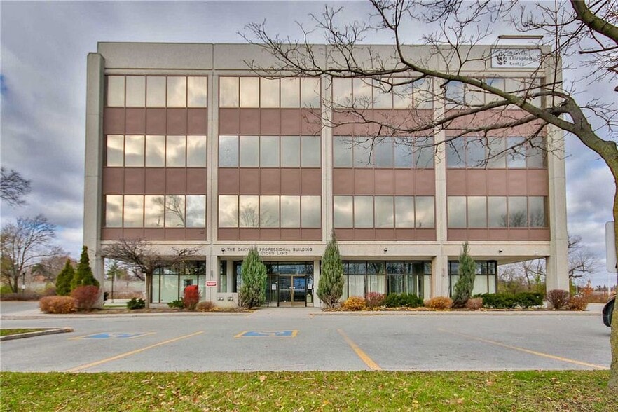 627 Lyons Ln, Oakville, ON for sale - Building Photo - Image 1 of 2