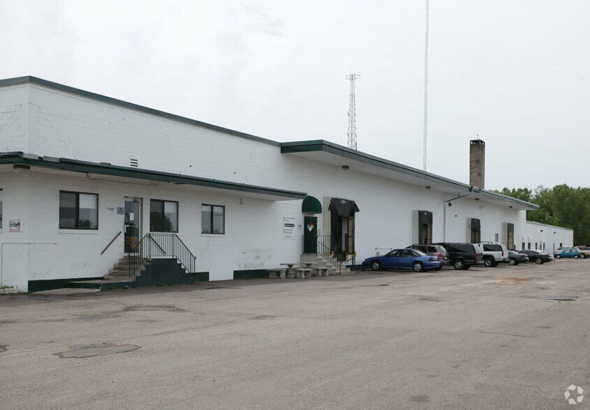 2420 W County Road C, Roseville, MN à vendre - Photo du bâtiment - Image 3 de 4
