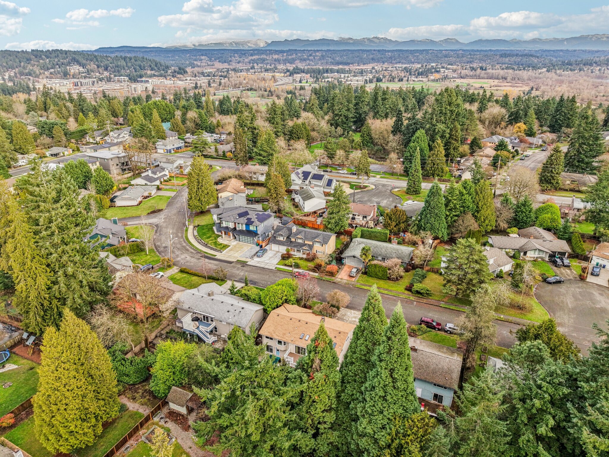 5733 155th Ave NE, Redmond, WA à vendre Photo du bâtiment- Image 1 de 38