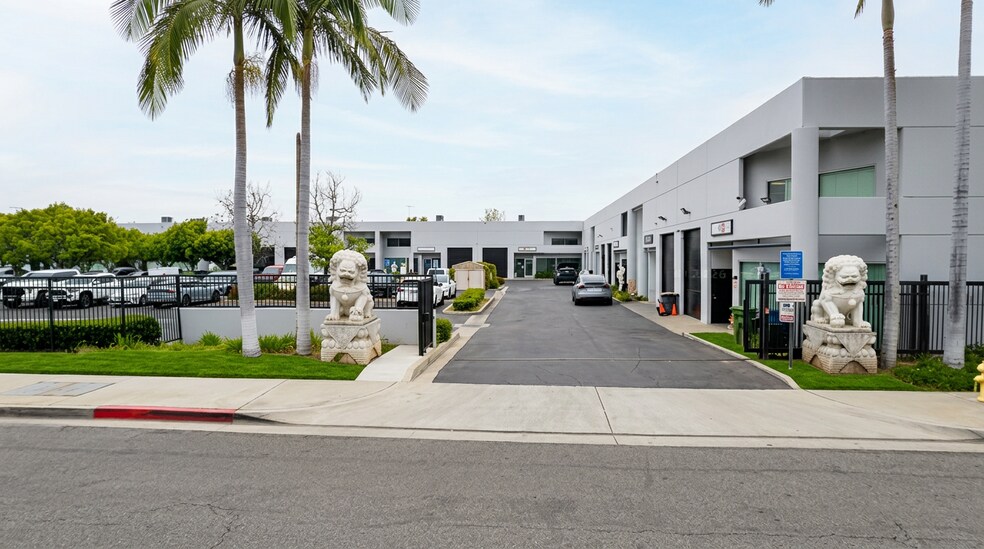 951-983 Meridian Ave, Alhambra, CA à louer - Photo du bâtiment - Image 3 de 4