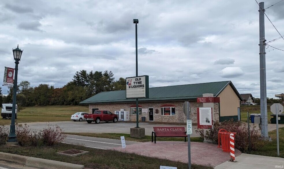 10 N Louis J Koch Blvd, Santa Claus, IN à vendre - Photo du bâtiment - Image 2 de 3