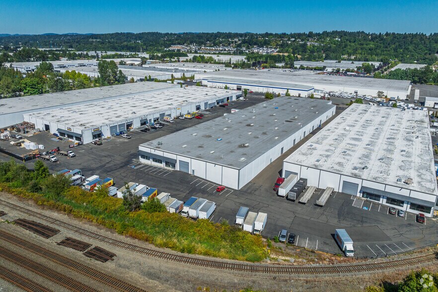 7817 S 210th St, Kent, WA à louer - Photo du bâtiment - Image 3 de 8