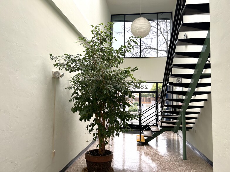 2858 Stevens Creek Blvd, San Jose, CA à louer - Photo du bâtiment - Image 3 de 41