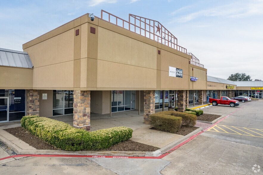 6299 Granbury Rd, Fort Worth, TX à louer - Photo du bâtiment - Image 3 de 10