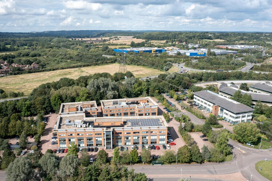 2 Waterside Dr, Reading à louer - Photo du bâtiment - Image 3 de 4