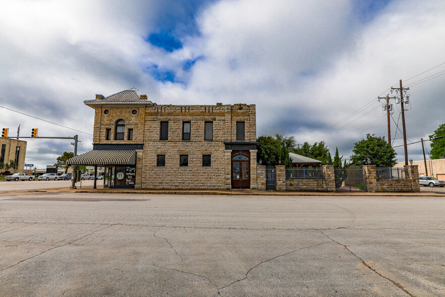 119 N Main St, Jacksboro, TX à vendre - Photo du b timent - Image 3 de 45