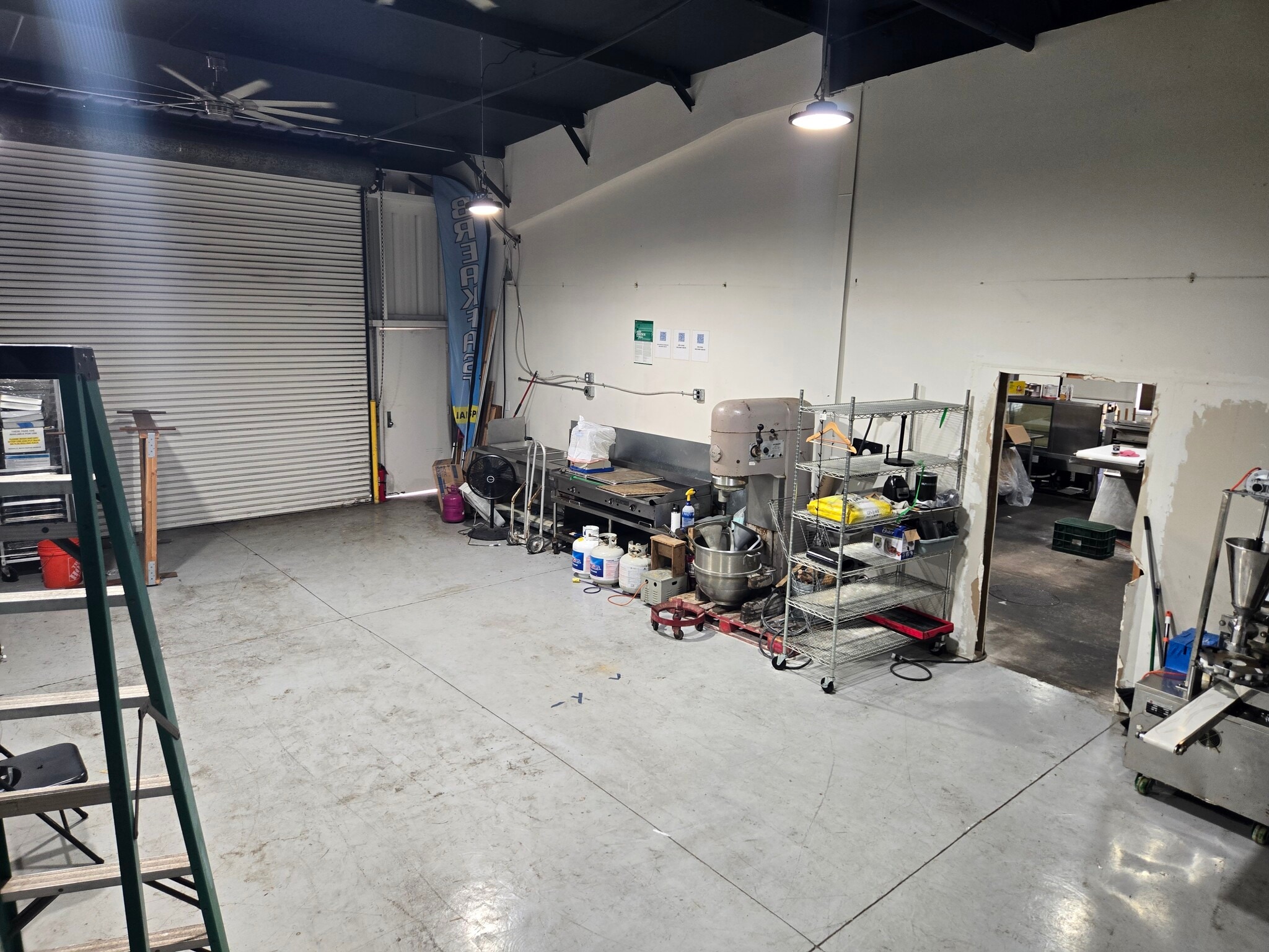 60 E Wakea Ave, Kahului, HI for lease Interior Photo- Image 1 of 9