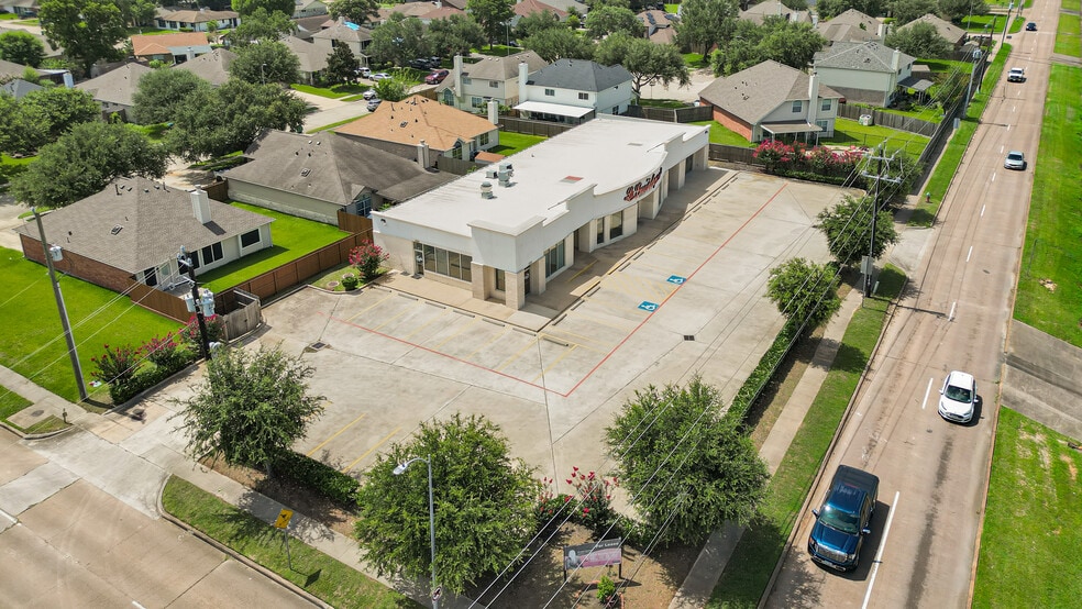 4690 Burke Rd, Pasadena, TX for sale - Building Photo - Image 3 of 33