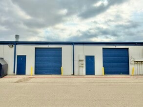 1663 Hickory Dr, Haltom City, TX for lease Building Photo- Image 2 of 3