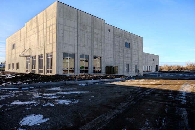 Plus de détails pour 2290 White Oak Cir, Aurora, IL - Industriel à louer