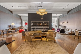 1435 9th Ave SE, Calgary, AB à vendre Photo intérieure- Image 2 de 10