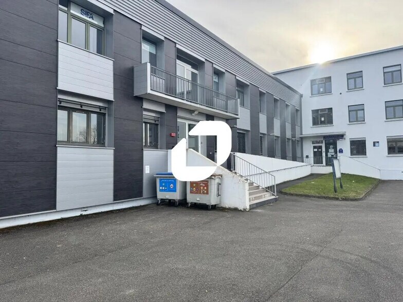 Bureau dans Entzheim à louer - Photo du bâtiment - Image 1 de 9