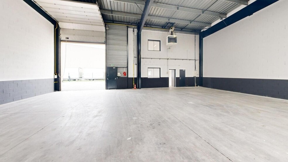 Industrial in Bezons for lease - Building Photo - Image 3 of 11