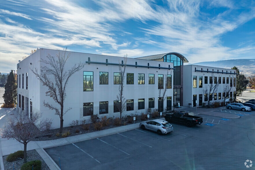 425 Maestro Dr, Reno, NV for lease - Primary Photo - Image 1 of 4