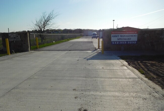 Plus de détails pour 3012 FM 621, San Marcos, TX - Industriel à louer