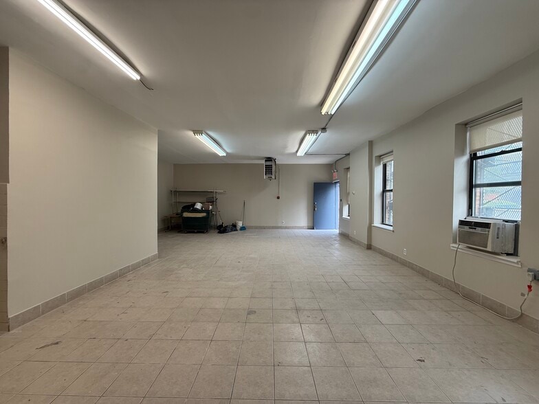 3801 Vernon Blvd, Long Island City, NY for lease - Building Photo - Image 3 of 5