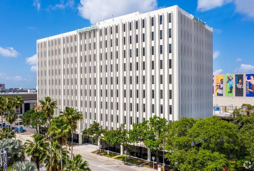 1000 N Ashley Dr, Tampa, FL à louer - Photo du bâtiment - Image 1 de 15