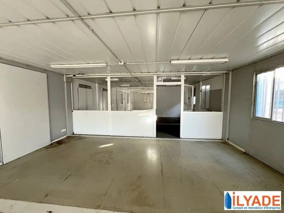 Flex in Peynier for lease Building Photo- Image 1 of 3