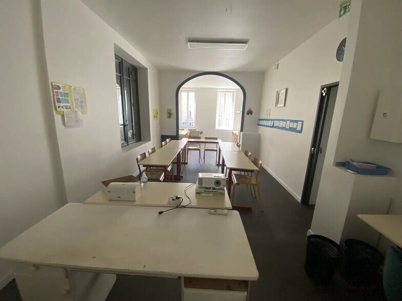 Office in Marseille for lease - Interior Photo - Image 3 of 7