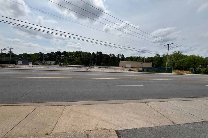 7609 Colonel Glenn Rd, Little Rock, AR à vendre - Photo du bâtiment - Image 1 de 10