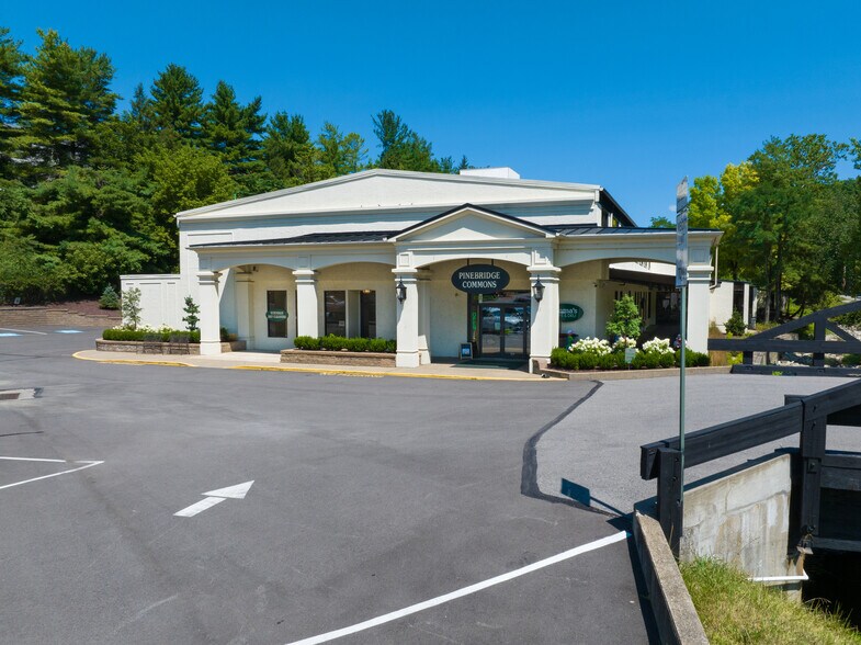1580 McLaughlin Run Rd, Upper Saint Clair, PA à louer - Photo du bâtiment - Image 2 de 13