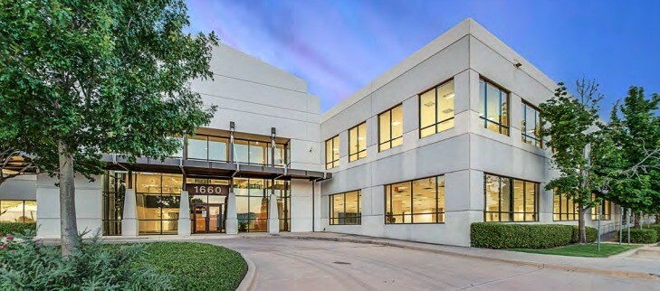 1660 N Westridge Cir, Irving, TX à louer - Photo du bâtiment - Image 1 de 9