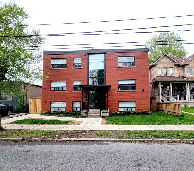 8 Castleton Ave, Toronto, ON à vendre - Photo du bâtiment - Image 1 de 1