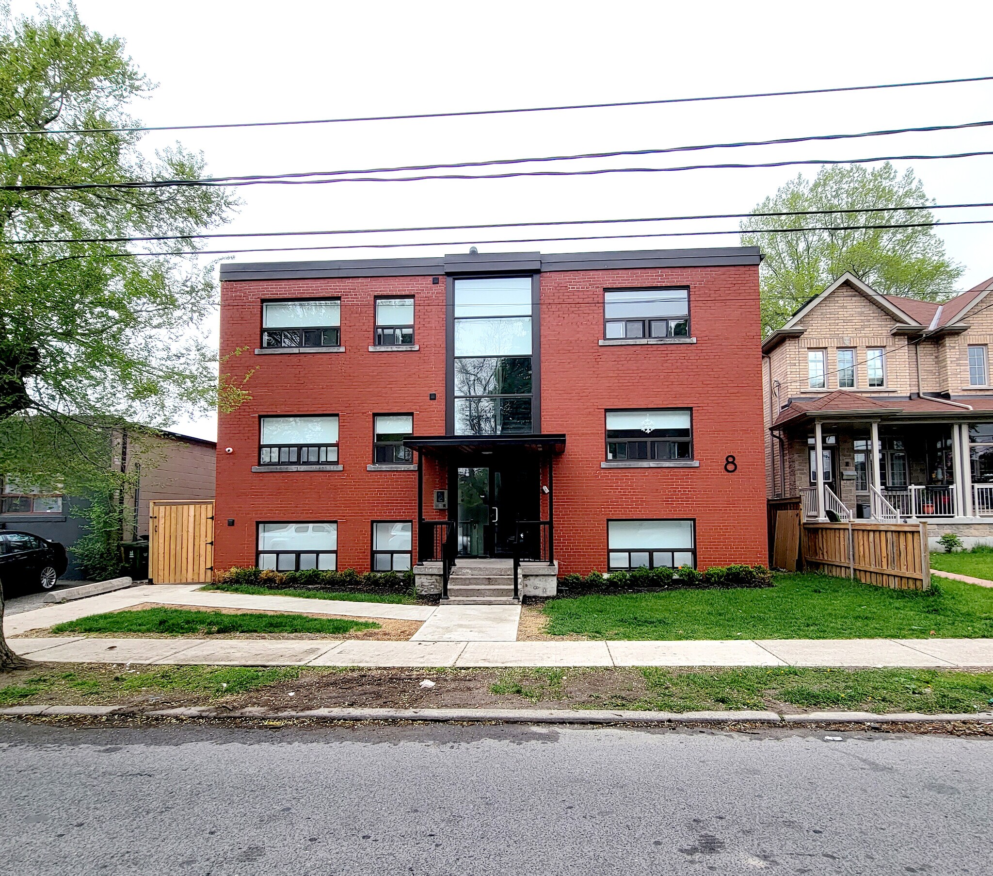 8 Castleton Ave, Toronto, ON à vendre Photo du bâtiment- Image 1 de 1