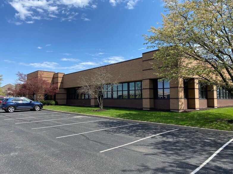 1890 Commerce Center Blvd, Fairborn, OH for lease - Building Photo - Image 1 of 12