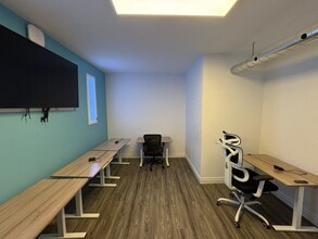 1338 Wellington St W, Ottawa, ON à louer Photo intérieure- Image 2 de 4