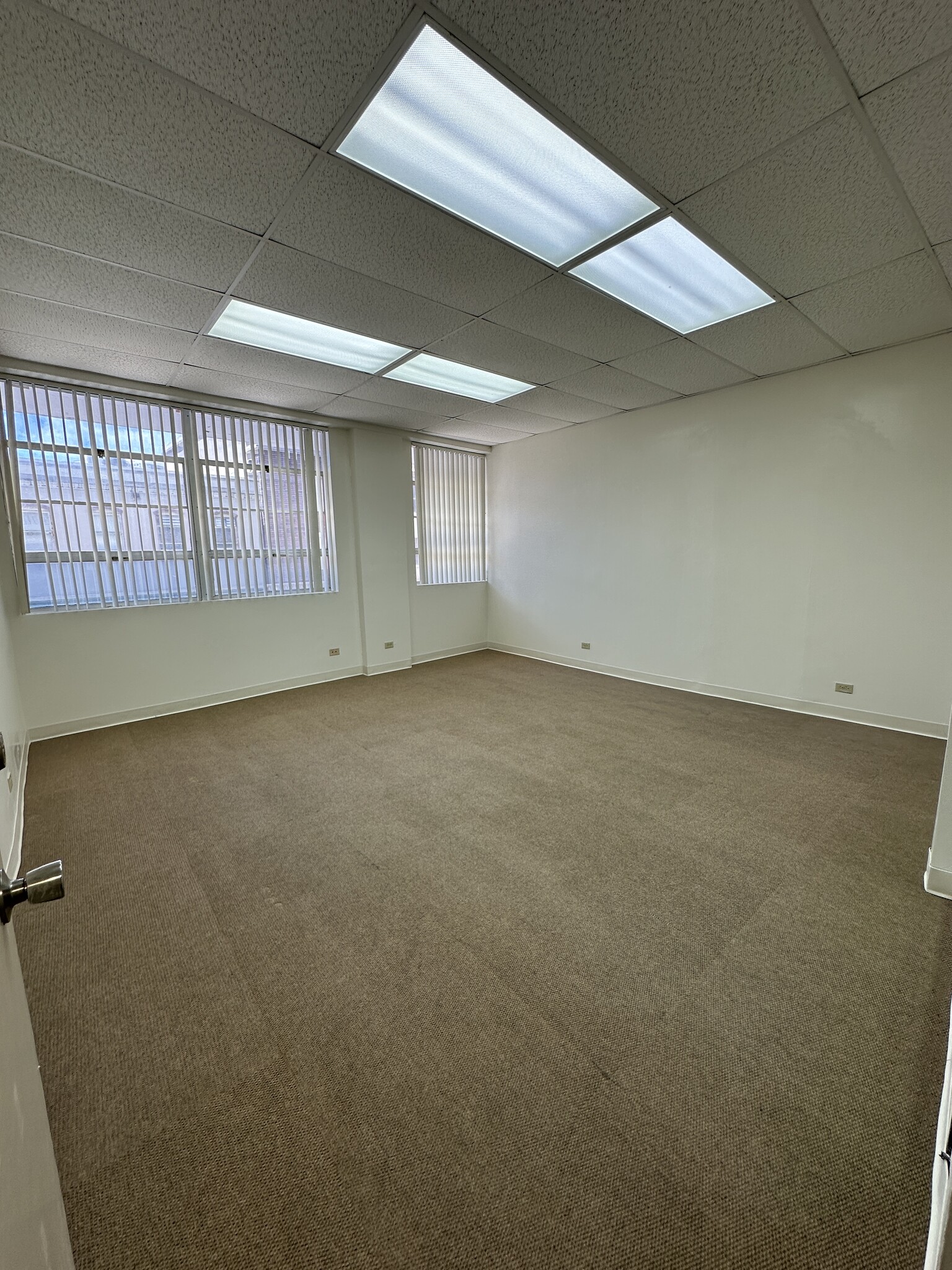 90 N King St, Honolulu, HI for lease Building Photo- Image 1 of 2