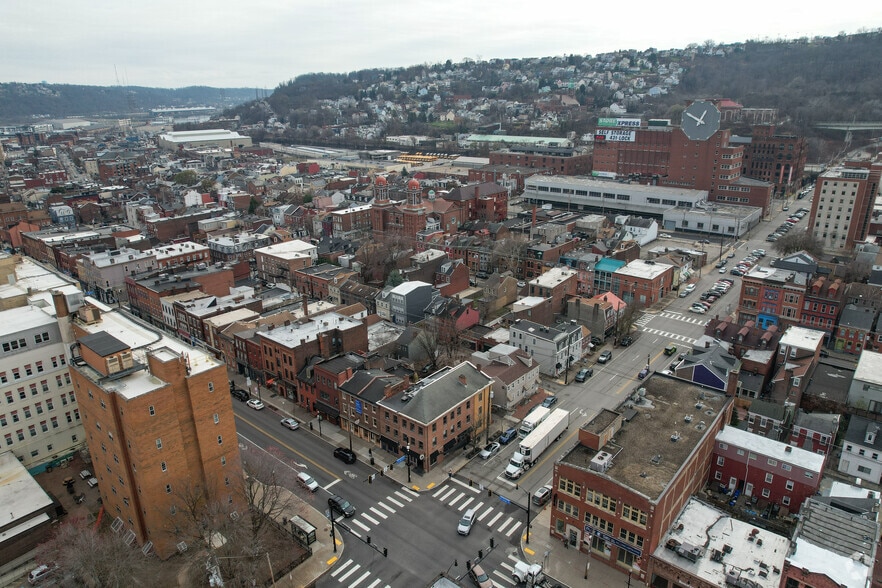 2104 E Carson St, Pittsburgh, PA à vendre - Aérien - Image 2 de 6