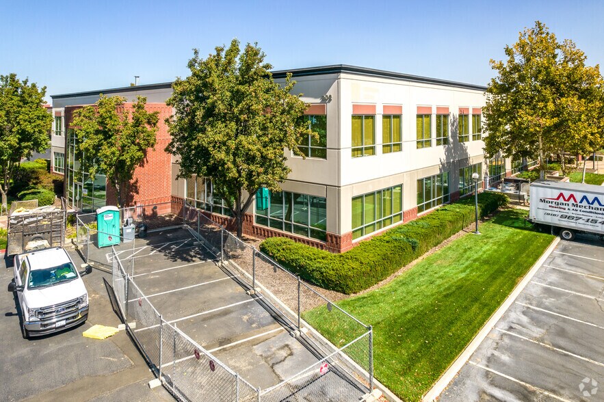 202 Cousteau Pl, Davis, CA à louer - Photo du bâtiment - Image 2 de 12